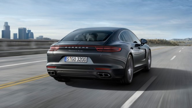 2016 Porsche Panamera Turbo 3